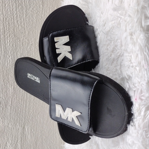 MICHAEL Michael Kors Black Leather Upper Velcro Strap Slide Flip Flop Sandals - Picture 1 of 13